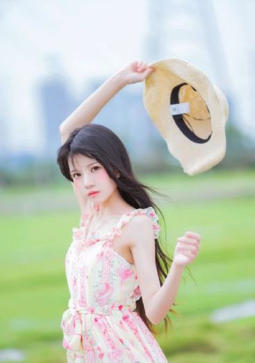 老头边吃奶边弄进去呻吟