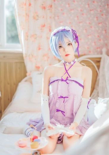 《纵意花丛》